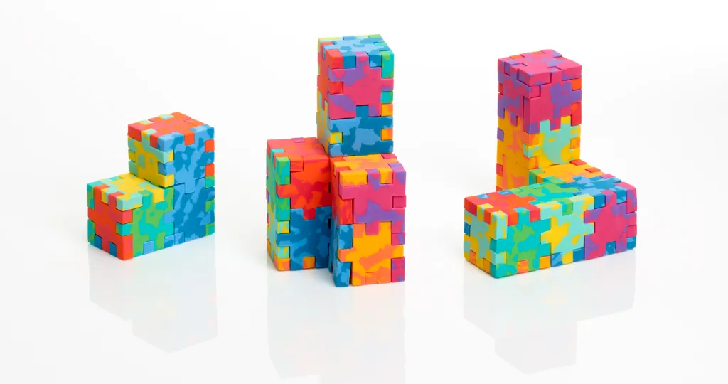 SmartGames_SGHC-103_Happy-Cube-Pro_product-shot_2e06c4 (2) (1).webp